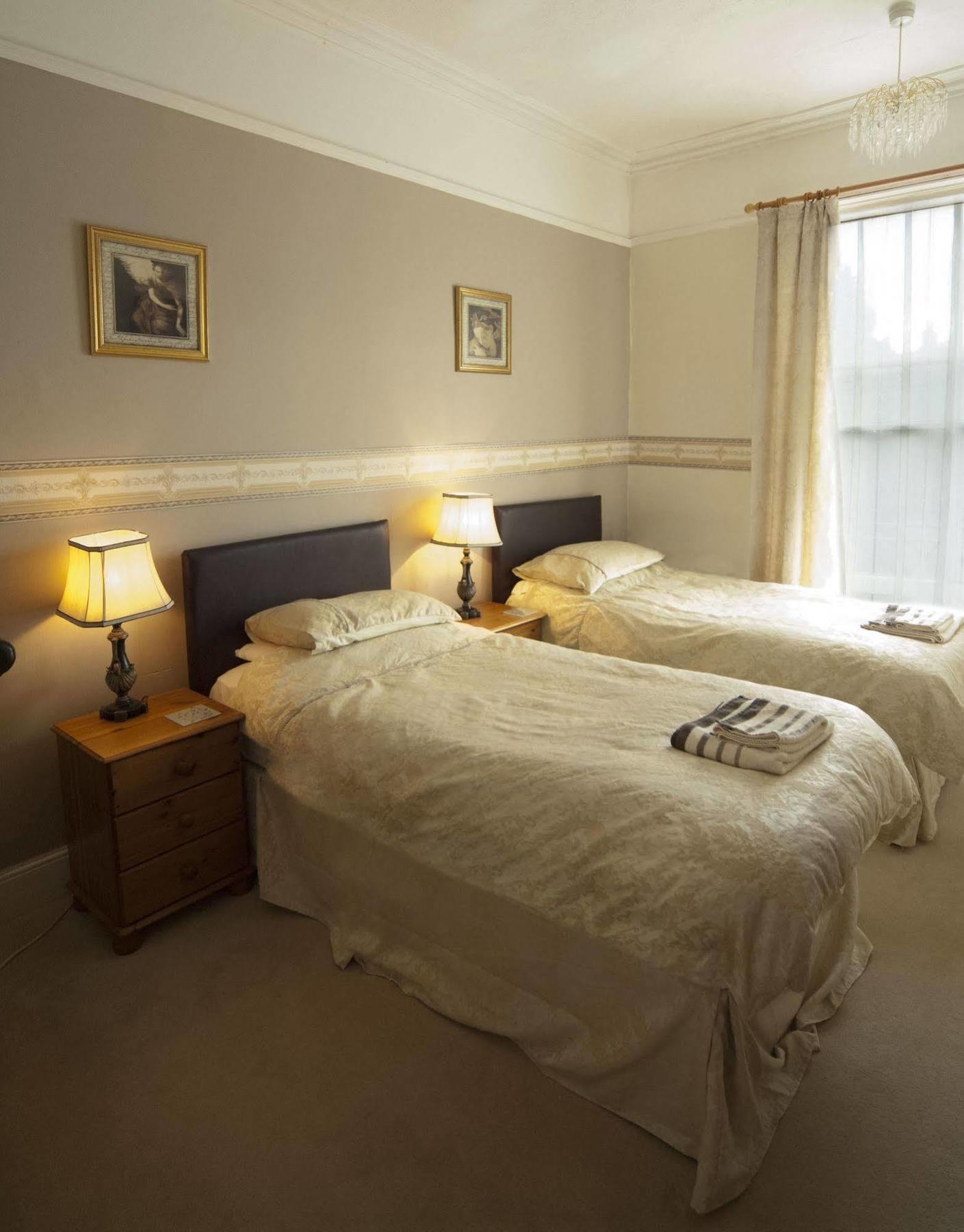Hilbury Court Hotel โทรว์บริดจ์ ภายนอก รูปภาพ
